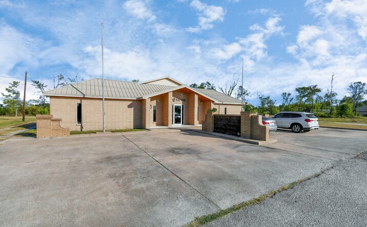 Pictures of Office property located at 7912 Bayway Dr, Baytown, TX 77520 for sales - image #1