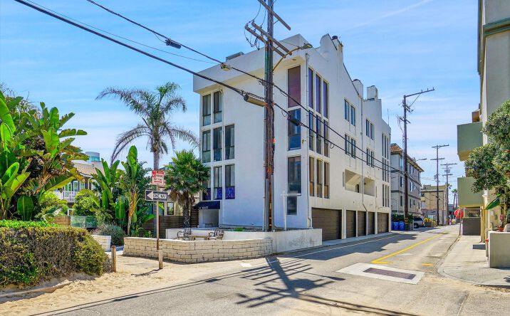 Pictures of Multifamily property located at 14 Mast St, Los Angeles, CA 90292 for sales - image #1