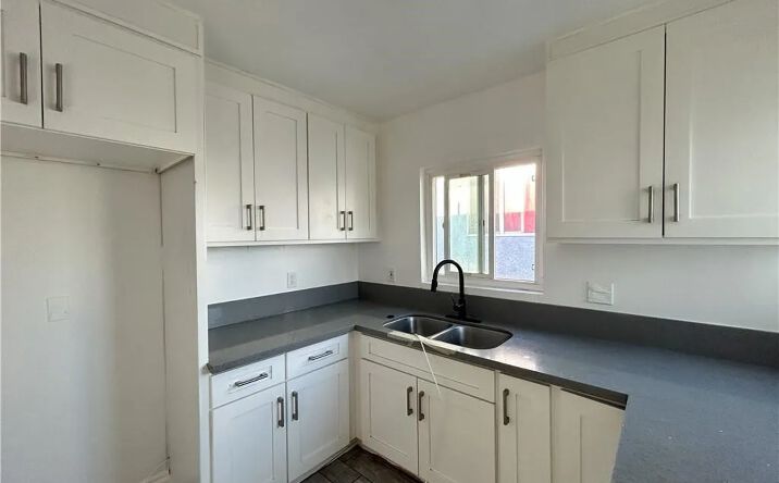 Pictures of Multifamily property located at 229 W 70th, Los Angeles, CA 90003 for sales - image #1