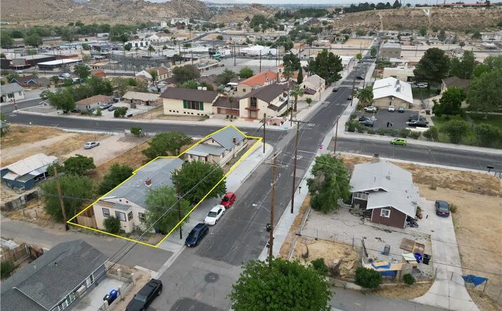 Pictures of Multifamily property located at 15504 5th, Victorville, CA 92395 for sales - image #1