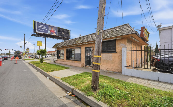 Pictures of Mixed Use, Multifamily, Retail property located at 1021, 1025 W 101st St & 1026 W Century Blvd, Los Angeles, CA 90044 for sales - image #1