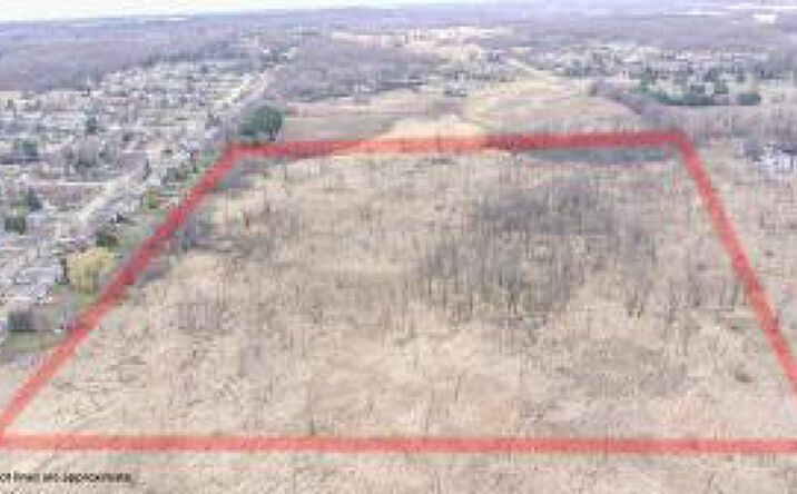Pictures of Land property located at Lt1 Villa Park Dr, West Bend, WI 53090 for sales - image #1