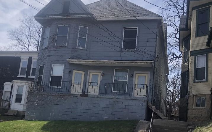 Pictures of Multifamily property located at 697 Caledonia Place, Dubuque, IA 52001 for sales - image #1