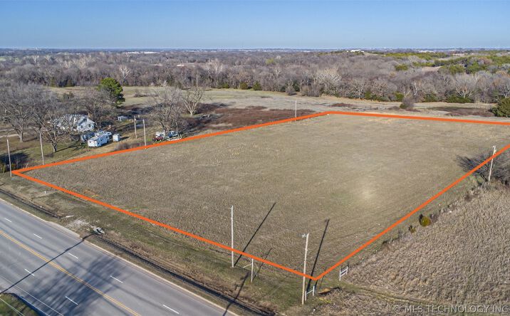 Pictures of Land property located at State Highway 77S, Davis, OK 73030 for sales - image #1