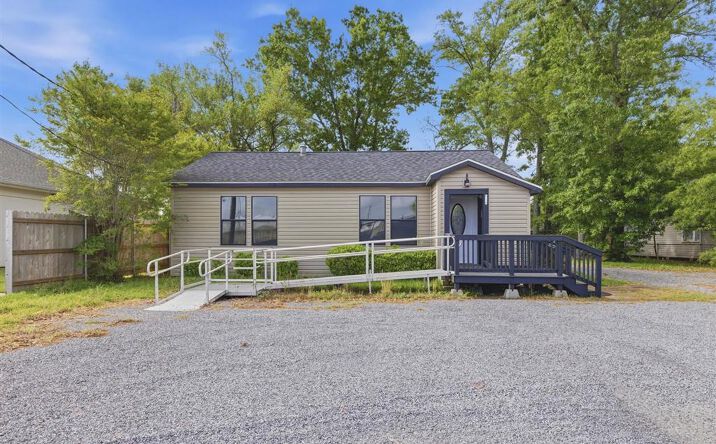 Pictures of Office property located at 111 Landry Street, Sulphur, LA 70663 for sales - image #1