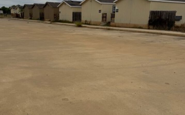 Pictures of Multifamily property located at 1100 County Road 4600, Dilley, TX 78017 for sales - image #1