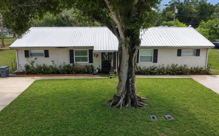 Pictures of Multifamily property located at 1504 41st Ave, Vero Beach, FL 32960 for sales - image #1