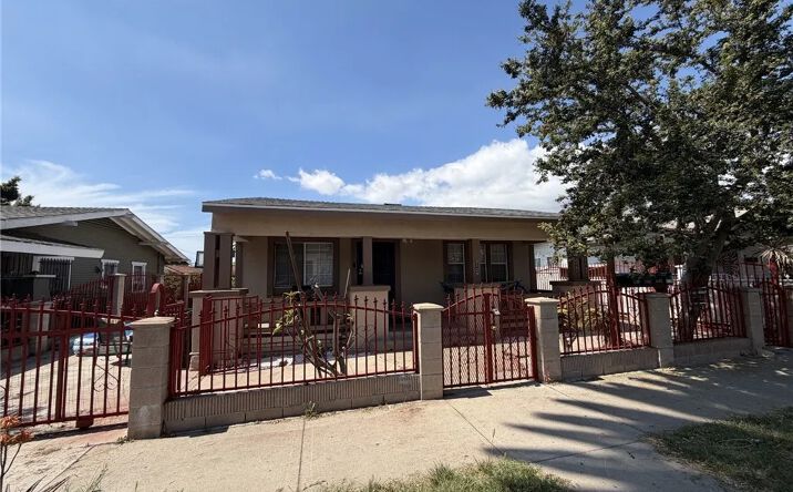 Pictures of Multifamily property located at 2129 Locust, Long Beach, CA 90806 for sales - image #1