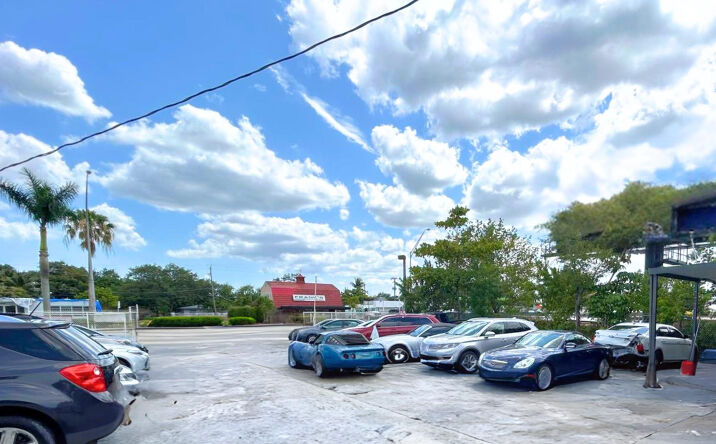 image of property at 3901 W HALLANDALE BEACH BLVD West Park FL 33023-4433