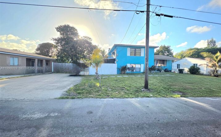 Pictures of Multifamily property located at 720 SW 7th Ter, Hallandale Beach, FL 33009 for sales - image #1