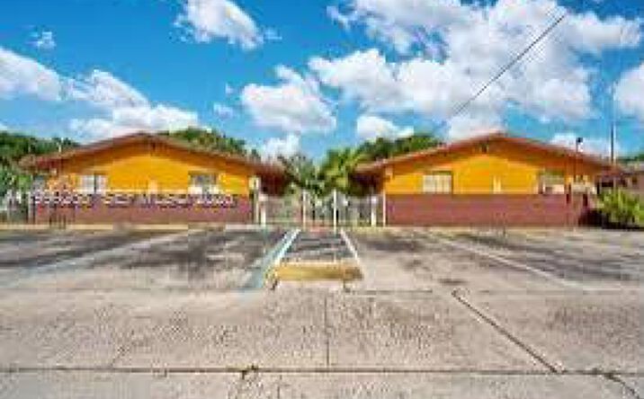 Pictures of Multifamily property located at 129 SE 5th St, Hallandale Beach, FL 33009 for sales - image #1