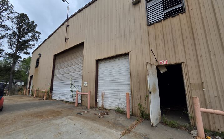 Pictures of Industrial property located at 7609 Colonel Glenn Rd, Little Rock, AR 72204 for sales - image #1