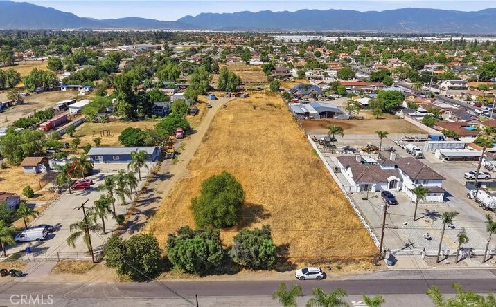 Pictures of Land property located at 18438 Hawthorne, Bloomington, CA 92316 for sales - image #1