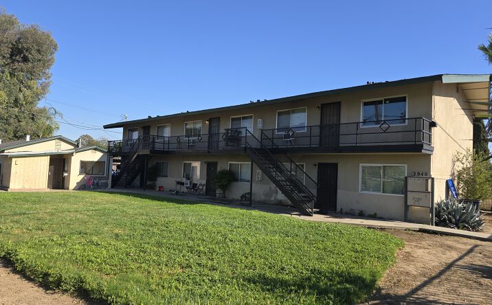 Pictures of Multifamily property located at 3940 E Burns, Fresno, CA 93725 for sales - image #1