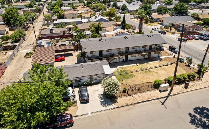 Pictures of Multifamily property located at 3940 E Burns, Fresno, CA 93725 for sales - image #1