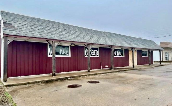 Pictures of Mixed Use, Office, Retail, Industrial property located at 410 S Washington Street, Ardmore, OK 73401 for sales - image #1