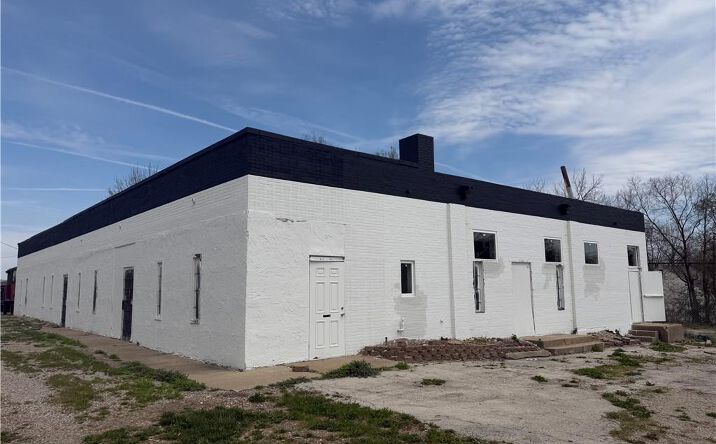 Pictures of Retail, Office, Industrial property located at 7947 PROSPECT Avenue, Kansas City, MO 64132 for sales - image #1