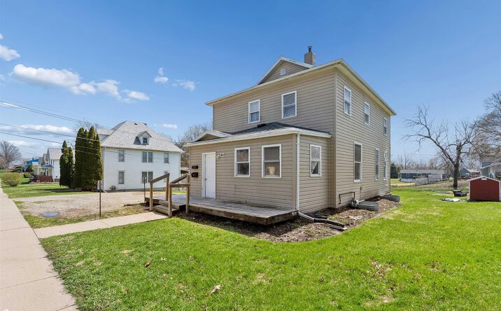 Pictures of Multifamily property located at 1604 5th Avenue, Grinnell, IA 50112 for sales - image #1