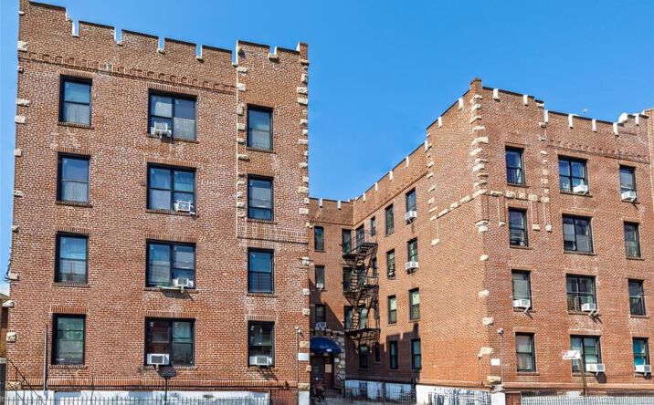 Pictures of Multifamily property located at 910 Dinsmore Avenue, New York, NY 11691 for sales - image #1