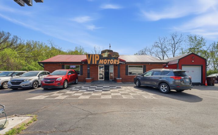 Pictures of Retail property located at 621 Green Blvd, Aurora, IN 47001 for sales - image #1
