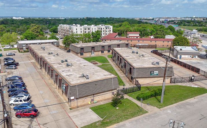 Pictures of Multifamily property located at 900 Willowwood St, Denton, TX 76205 for sales - image #1