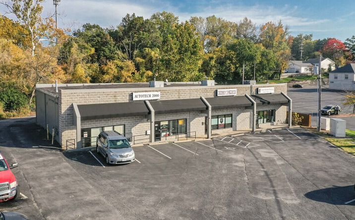 Pictures of Retail property located at 3444 N Lindbergh Blvd, Saint Ann, MO 63074 for sales - image #1