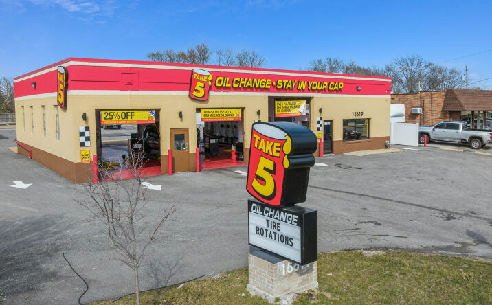 Pictures of Retail property located at 15619 Manchester Rd, Ellisville, MO 63011 for sales - image #1