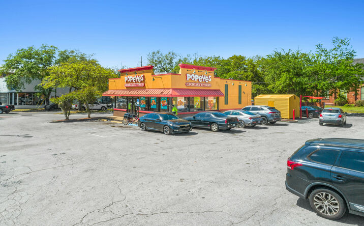 Pictures of Retail property located at 1902 N Main St, Jacksonville, FL 32206 for sales - image #1
