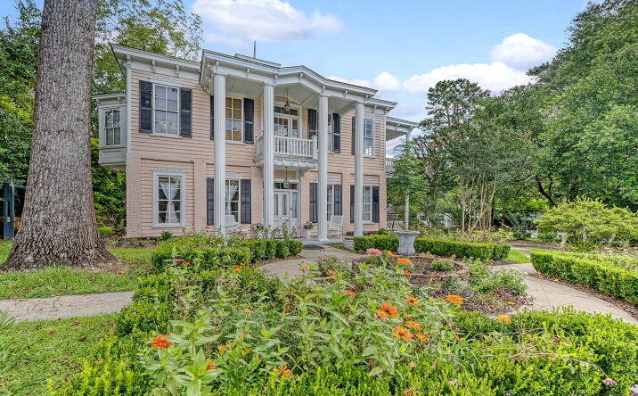 Pictures of Hospitality, Mixed Use, Land, Office, Retail property located at 301 E Richardson Avenue, Summerville, SC 29483 for sales - image #1