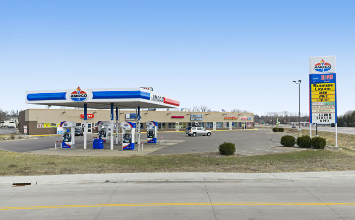 Pictures of Retail property located at 40 14th Ave NE, St Cloud, MN 56304 for sales - image #1