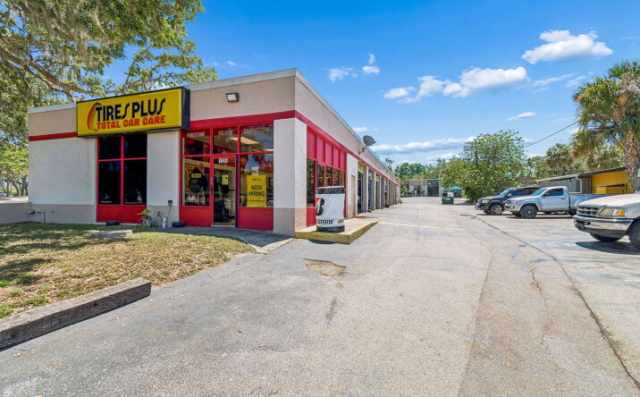 Pictures of Retail, Special Purpose property located at 1207 W Brandon Blvd, Brandon, FL 33511 for sales - image #1