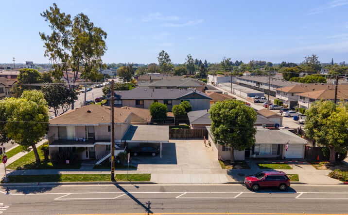 Pictures of Multifamily property located at 10861 Walnut St, Los Alamitos, CA 90720 for sales - image #1