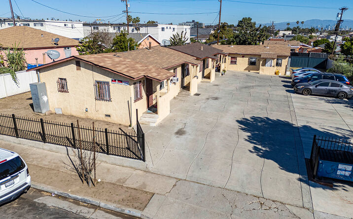 Pictures of Multifamily property located at 239 W 113th St, Los Angeles, CA 90061 for sales - image #1