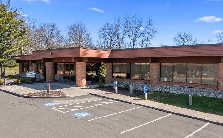 Pictures of Office property located at 860 N Main Street Ext, Wallingford, CT 06492 for sales - image #1
