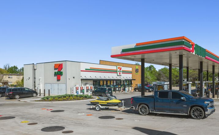 Pictures of Retail property located at 1105 N MacArthur Blvd, Oklahoma City, OK 73127 for sales - image #1