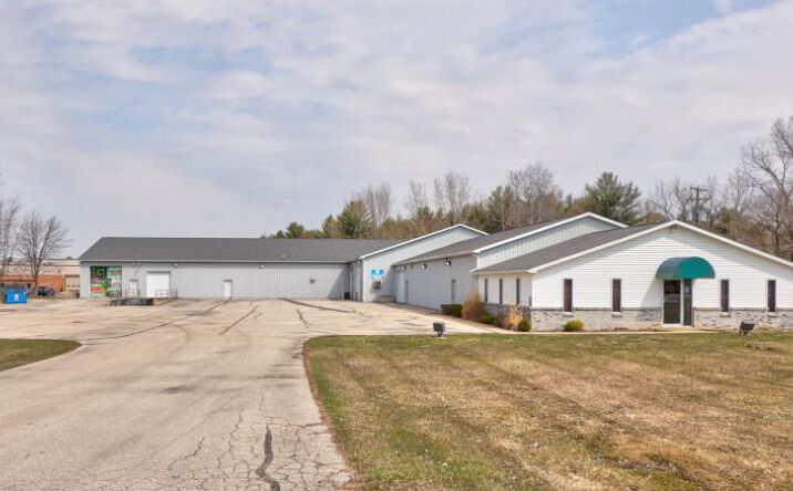 Pictures of Retail, Industrial, Mixed Use property located at 1065 East Huron Avenue, Vassar, MI 48768 for sales - image #1
