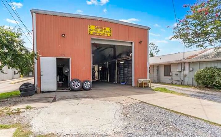 Pictures of Industrial property located at 1118 Grand Caillou Rd, Houma, LA 70363 for sales - image #1