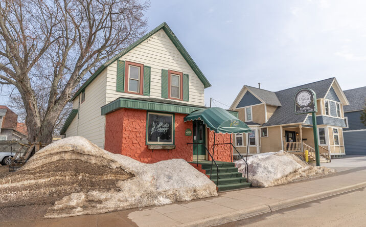 Pictures of Retail, Business for Sale property located at 824 North 3rd Street, Marquette, MI 49855 for sales - image #1