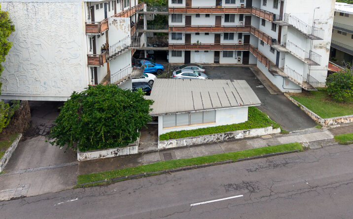 Pictures of Multifamily property located at 1420 Wilder Ave, Honolulu, HI 96822 for sales - image #1
