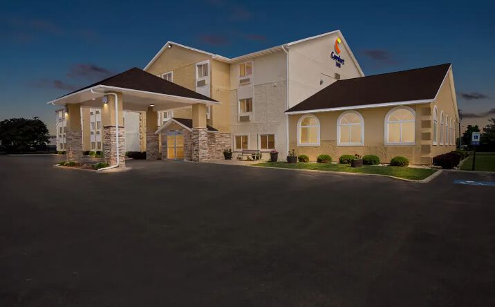 Pictures of Hospitality property located at 120 West Stevenson Road, Ottawa, IL 61350 for sales - image #1