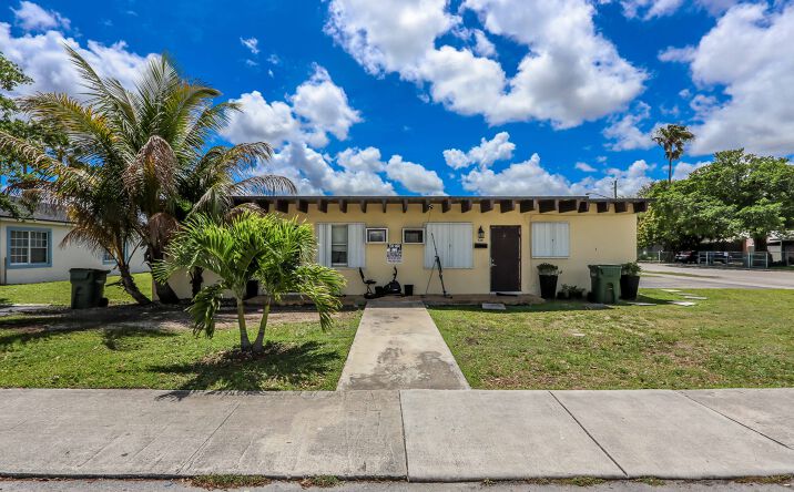 Pictures of Multifamily property located at 720 SW 6th St, Homestead, FL 33030 for sales - image #1