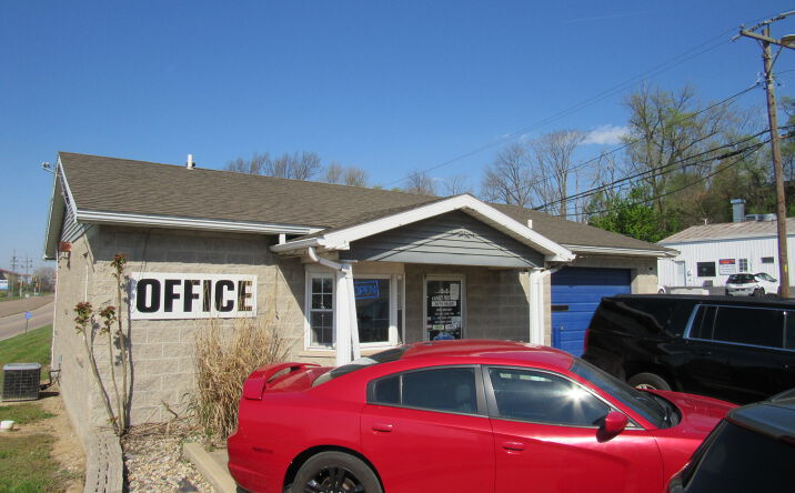 Pictures of Retail property located at 200 Dreith Drive, Alton, IL 62002 for sales - image #1