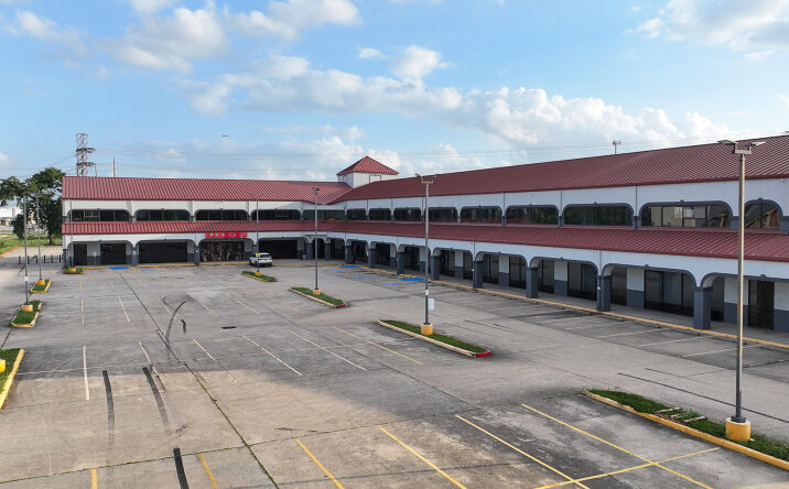 Pictures of Retail property located at 324 Farm to Market 1960 Rd E, Houston, TX 77073 for sales - image #1
