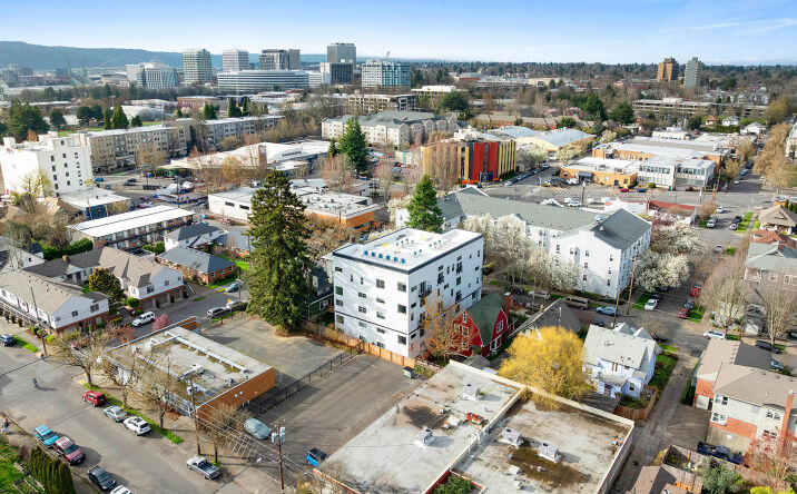 Pictures of Multifamily property located at 1820 NE Davis St, Portland, OR 97232 for sales - image #1