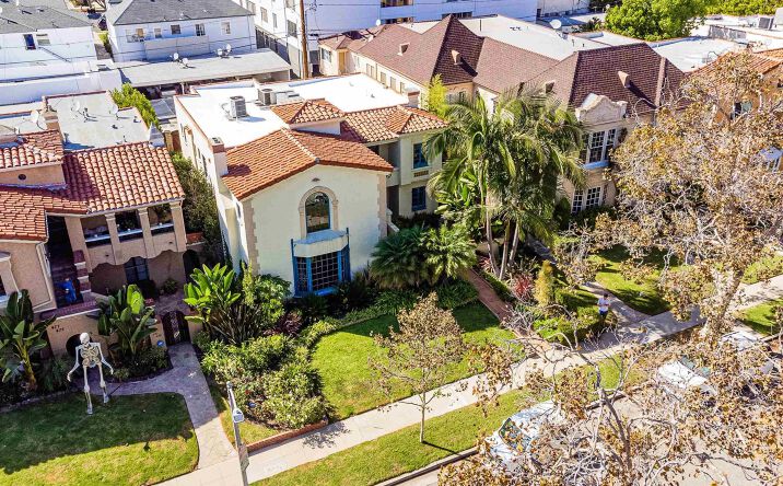 Pictures of Multifamily property located at 471-473 S Bedford Dr, Beverly Hills, CA 90212 for sales - image #1