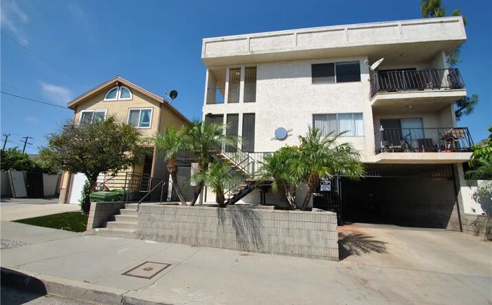 Pictures of Multifamily property located at 129 N Cabrillo Avenue, San Pedro, CA 90731 for sales - image #1