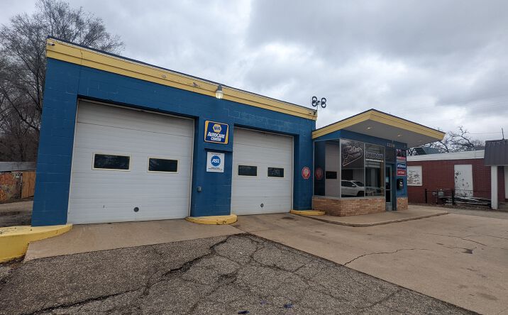 Pictures of Industrial, Mixed Use, Retail property located at 2239 Park Ln SE, Rochester, MN 55904 for sales - image #1