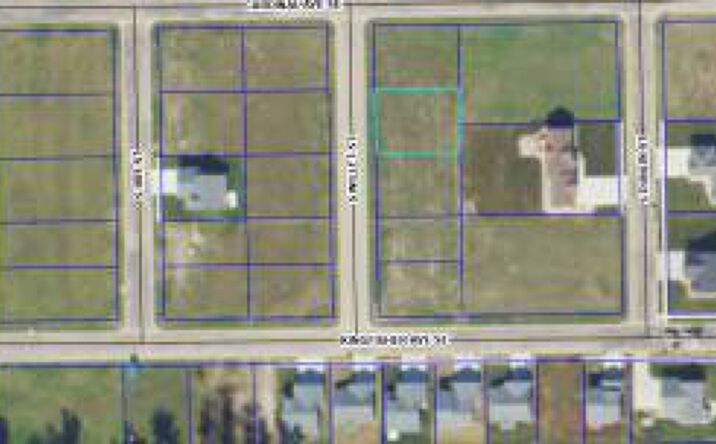 Pictures of Land property located at 809 Willett S, Aberdeen, SD 57401 for sales - image #1