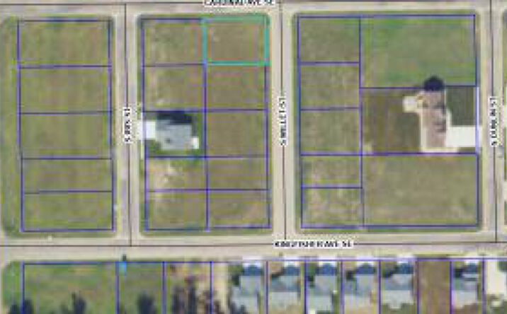 Pictures of Land property located at 802 S Willet St, Aberdeen, SD 57401 for sales - image #1