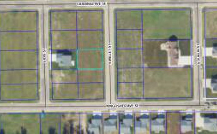 Pictures of Land property located at 818 S Willet St, Aberdeen, SD 57401 for sales - image #1